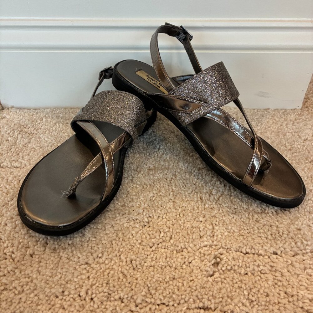 Simply Vera Wang Sparkle Silver Buckle Sandal Shoe Size 6.5 - Picture 2 of 15